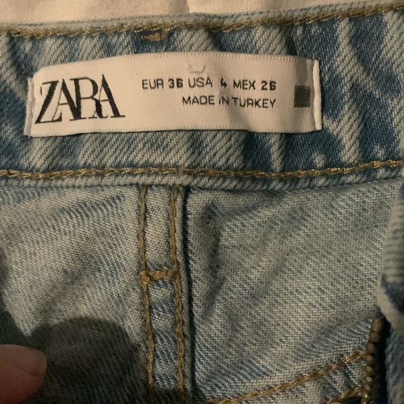 Zara booty jean shorts ripped and distressed light wash denim size US 4 small - Picture 2 of 5